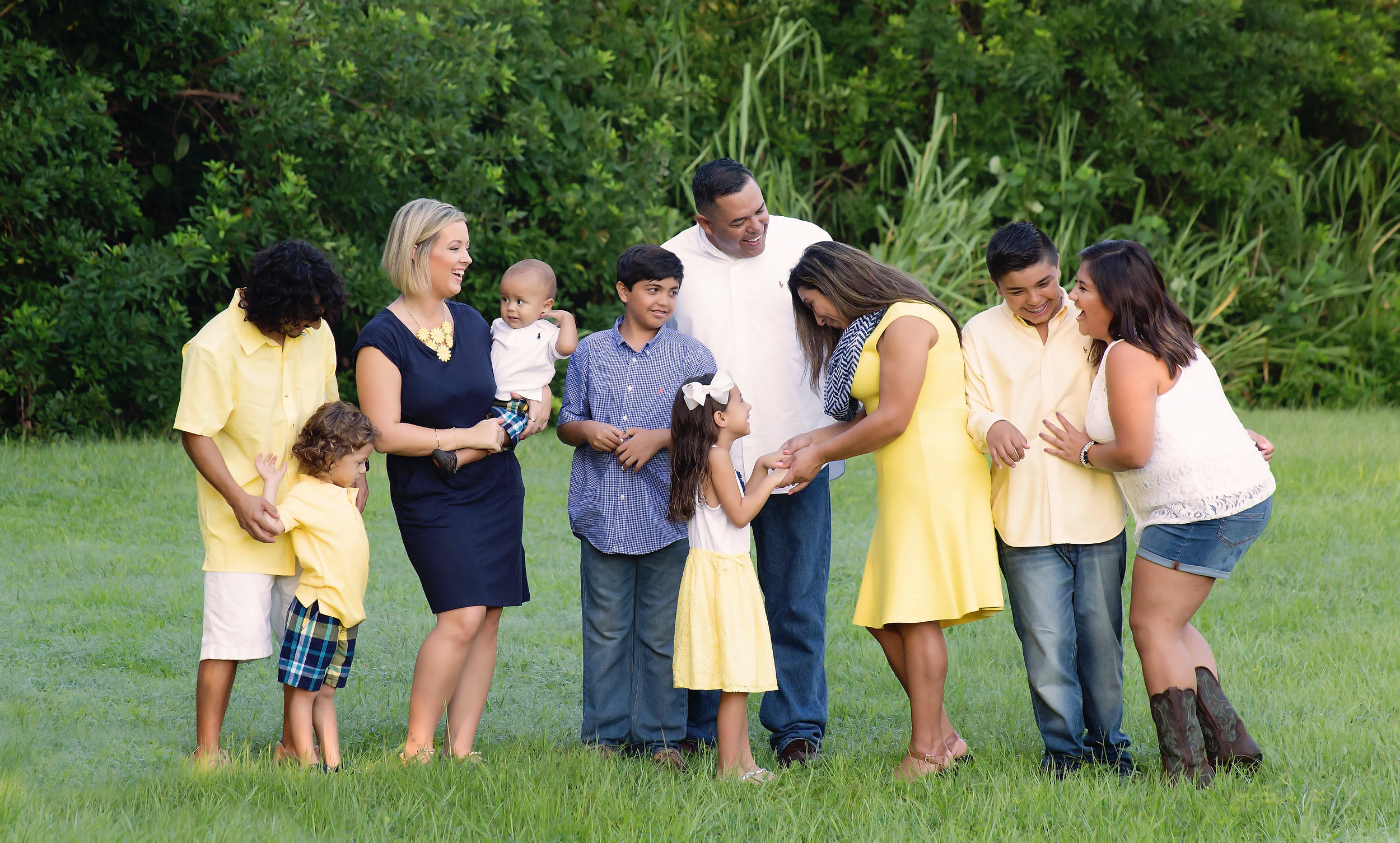 family laughing together, Franklin Tennessee