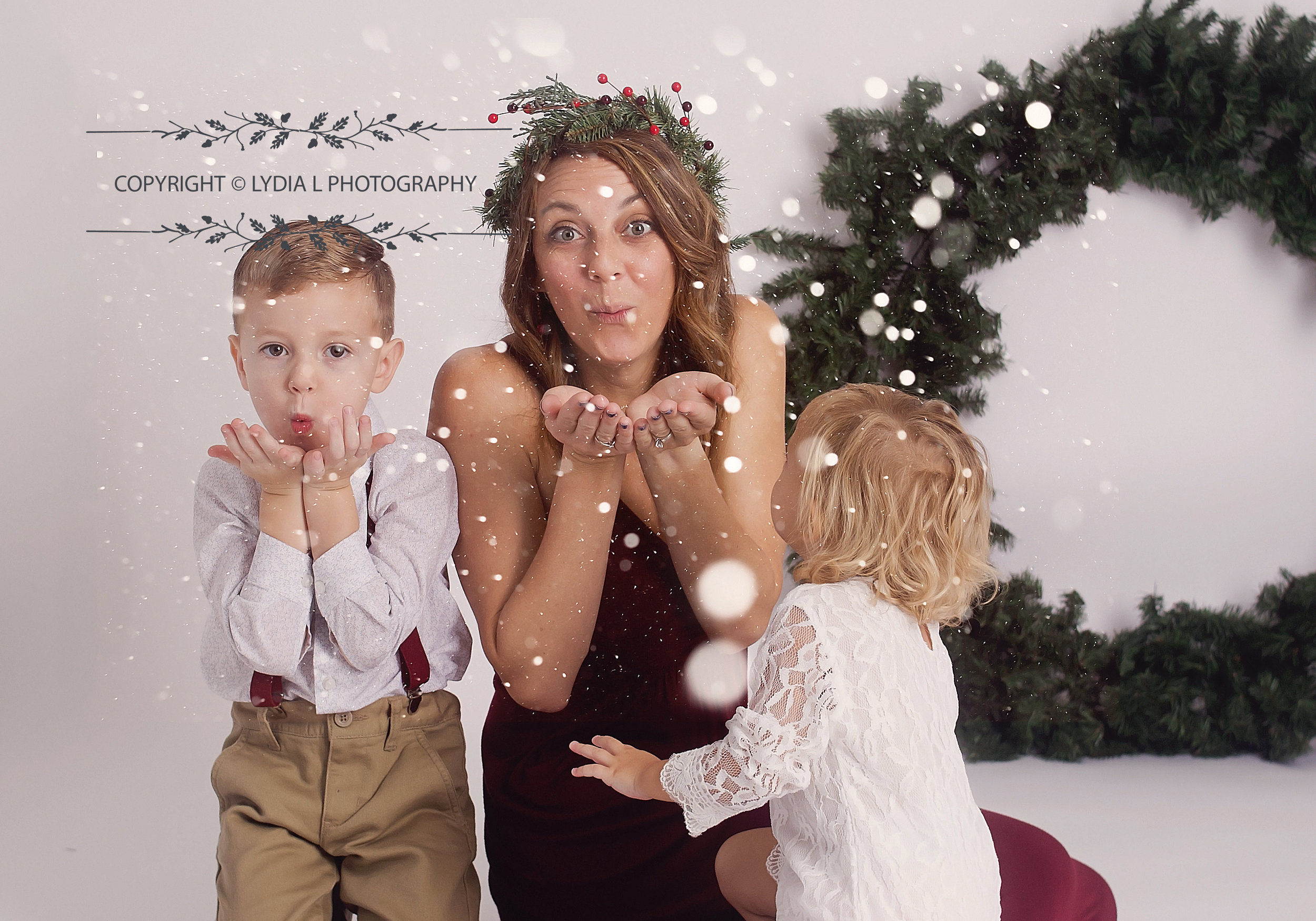Mother and children, blowing snow, Christmas, Nashville Tennessee