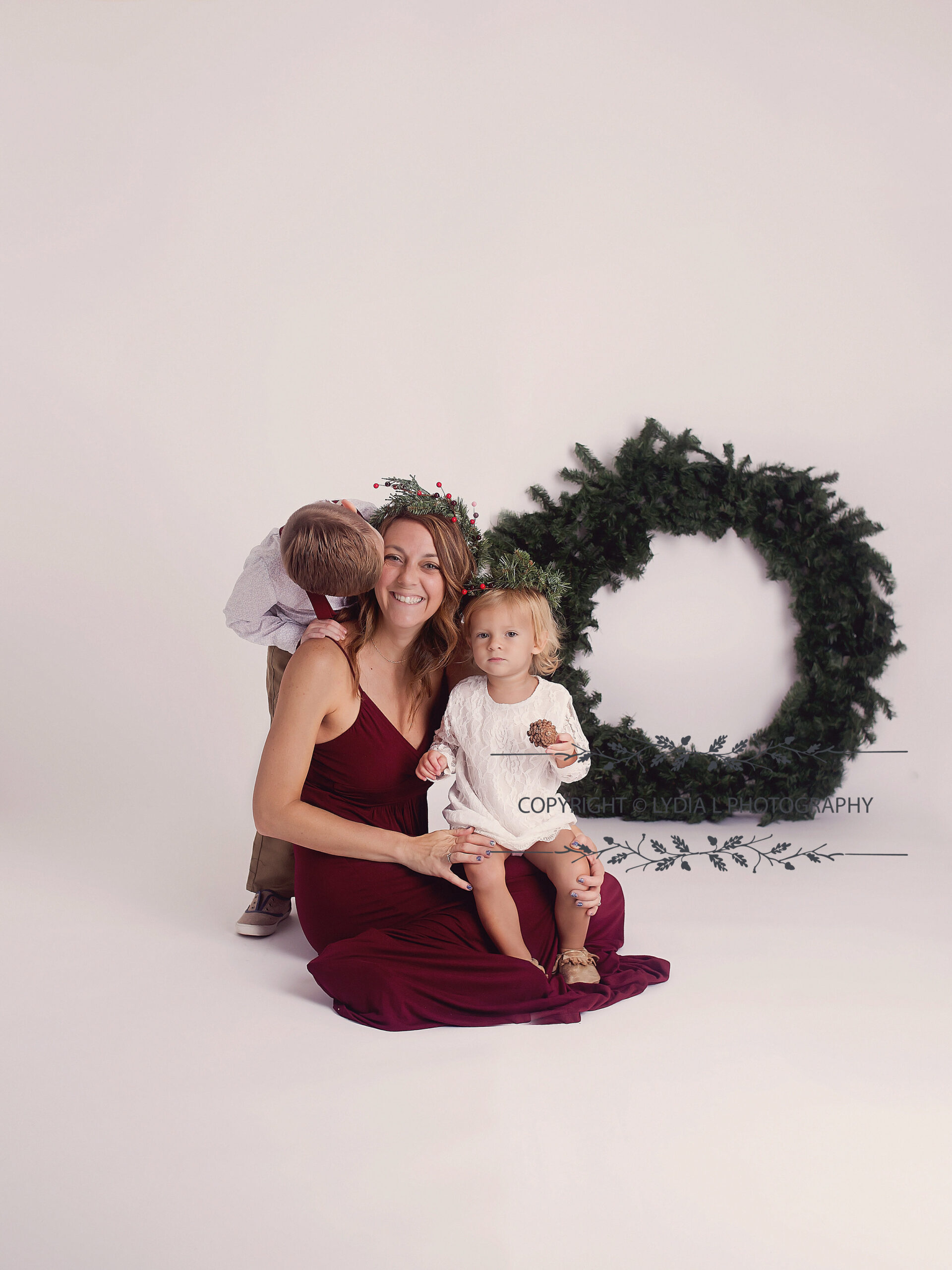 Mother and children, christmas wreath, Mount Juliet Tennessee